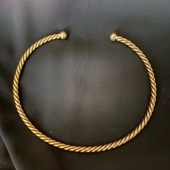 Gold color neck wire - Picture 1 of 3